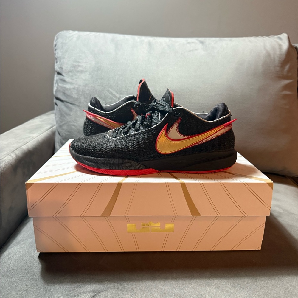Nike Men's Black and Red Sneakers
